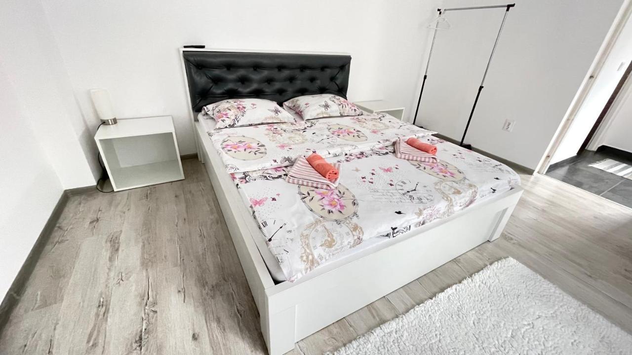 Apartament Linistit / Cozy Apartment Câmpulung Moldovenesc エクステリア 写真